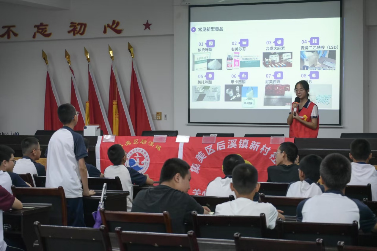 ѧЯ־ܶǽ ѧഺ㣬СʵӸϪ´ίɫ