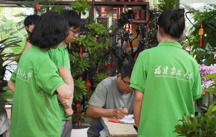 ũִѧѧ뻨г ̽Ѱ徭Ӫƾ֮