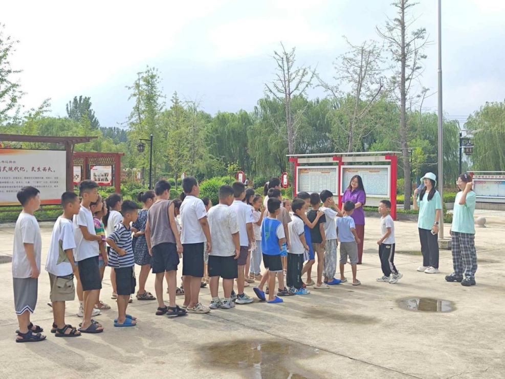 ɽ��������ѧ����Ӣ�ƻ���ʵ���ţ�������Ϸ�����������