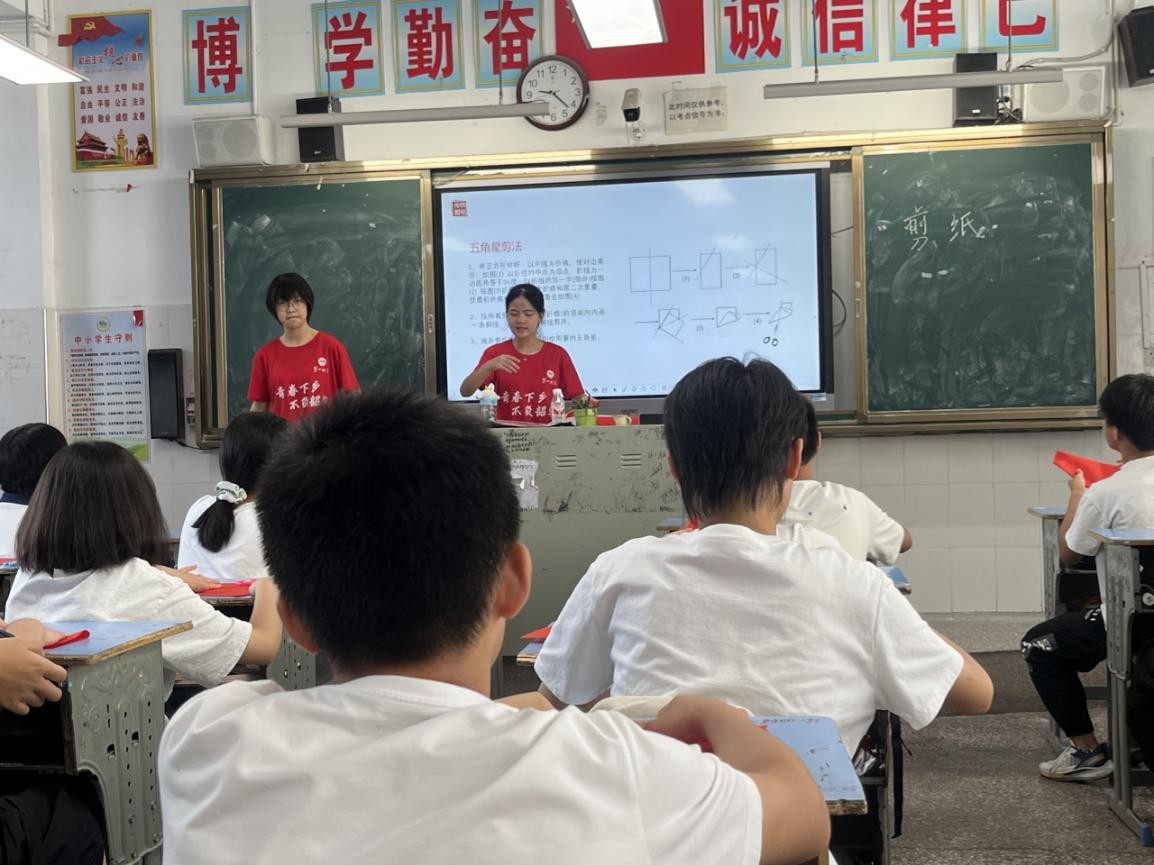 һʦѧ�������磺���ϵ�һʦ��ѧԺ"��ӳ��;"�Ŷӿ�չ��ͳ�Ļ���ֽ������ּ����Ļ�����