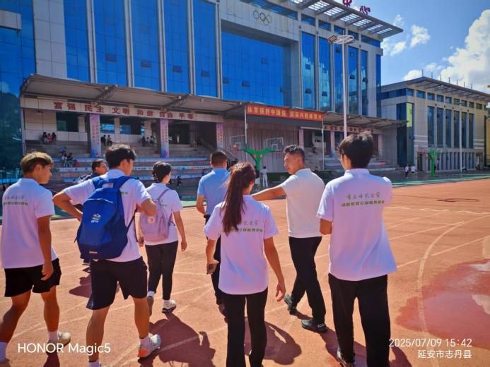 ����ʦ����ѧ�����뽡����ѧѧԺ������ࡰ�������롱�ŶӸ�־����չ������ʵ�������������Ϊ�� ���к�ɫ����
