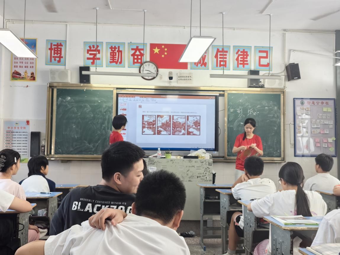 һʦѧ�������磺��ֽΪý�����ϴ��飺����ӳ��;���ٽ��ŵ�������У԰����֮��