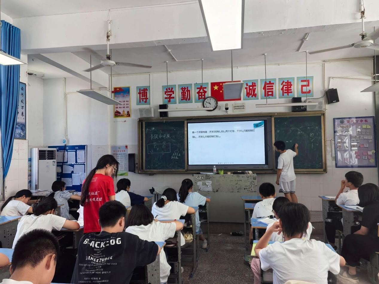 һʦѧ�������磺̽����·���� �������ӹ���  �������ϵ�һʦ��ѧԺ��ѧ��ͳ��ѧԺ����ӳ��;��������˴ٽ��Ž�ѧ�鿪չ�������벢��������ʵ���