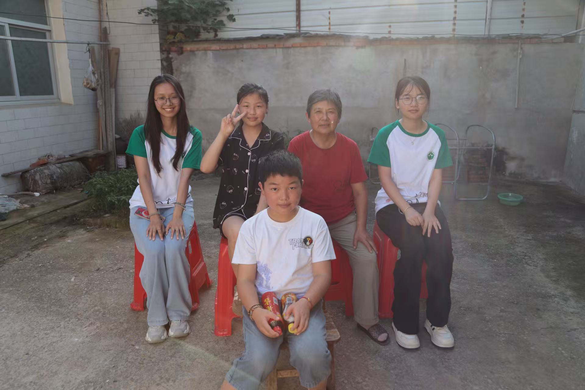 �Ͼ��ƾ���ѧ���뻧�ҷü�������У������