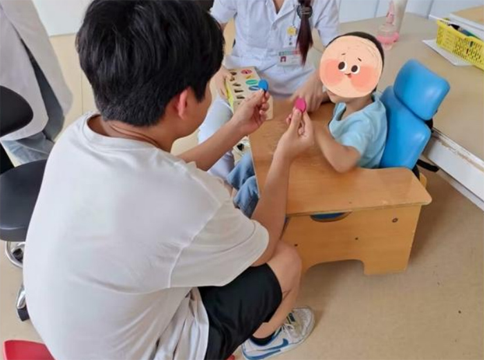 ����ʦ����ѧС����־Ը������������ϵ�л��ʵ���ð�����ÿһ�䡰С���ա�