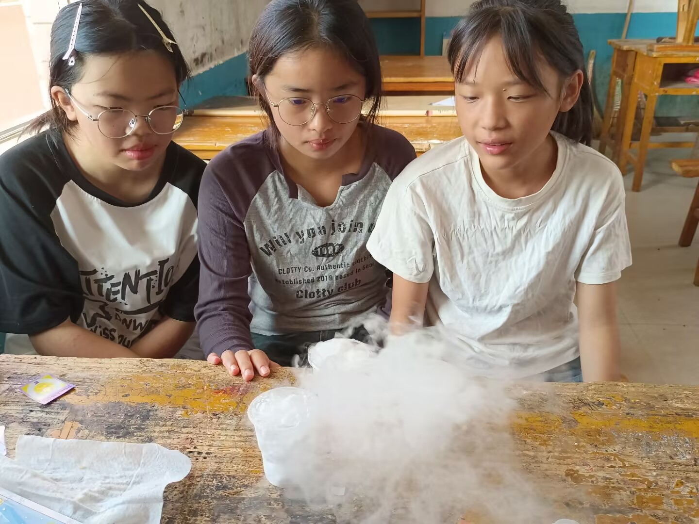 ����ˮʦ��ѧԺ�Ƽ����ζӡ������硱��߽���������ѧ����ת���á���ȼѧ��ѧϰ����
