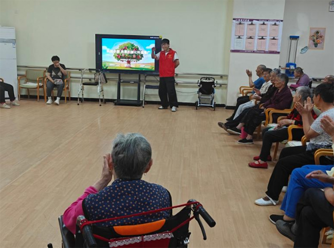�Ƽ�СԺ������Ժ���ֹ���е����������������ľ��ѧʵ���Ŷ������˽���ũҵ�Ƽ���Ŀ