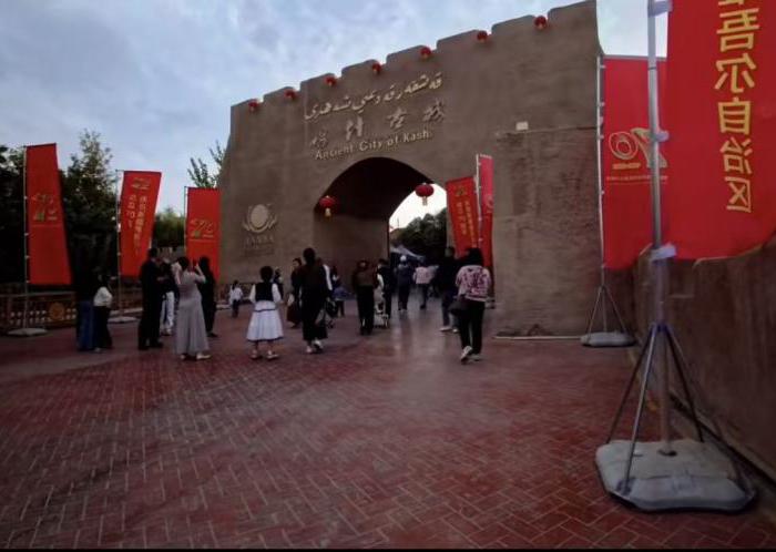 �ഺ���ų� ���Ļ�������������ľ��ѧѧ�ӡ������硱ʵ���߽���ʲ�ų� ������ʷ����Ļ����л���