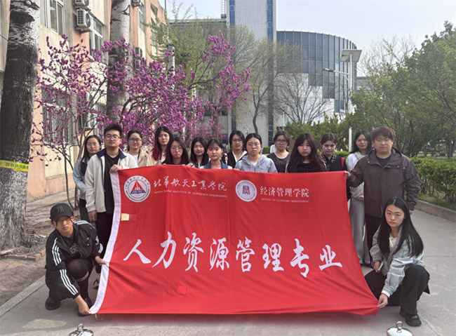 ��֦�İ�˼ �ഺ��׳־�����������칤ҵѧԺ���ù���ѧԺ24��������23��������ó��չ�����������ջ