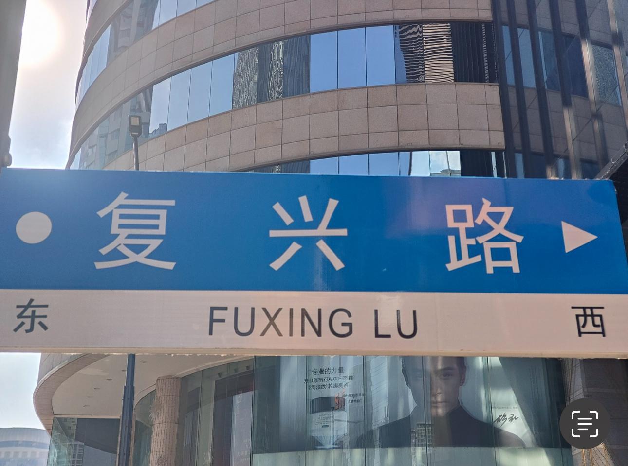 ������ɫ·����ĳ��������������¶�